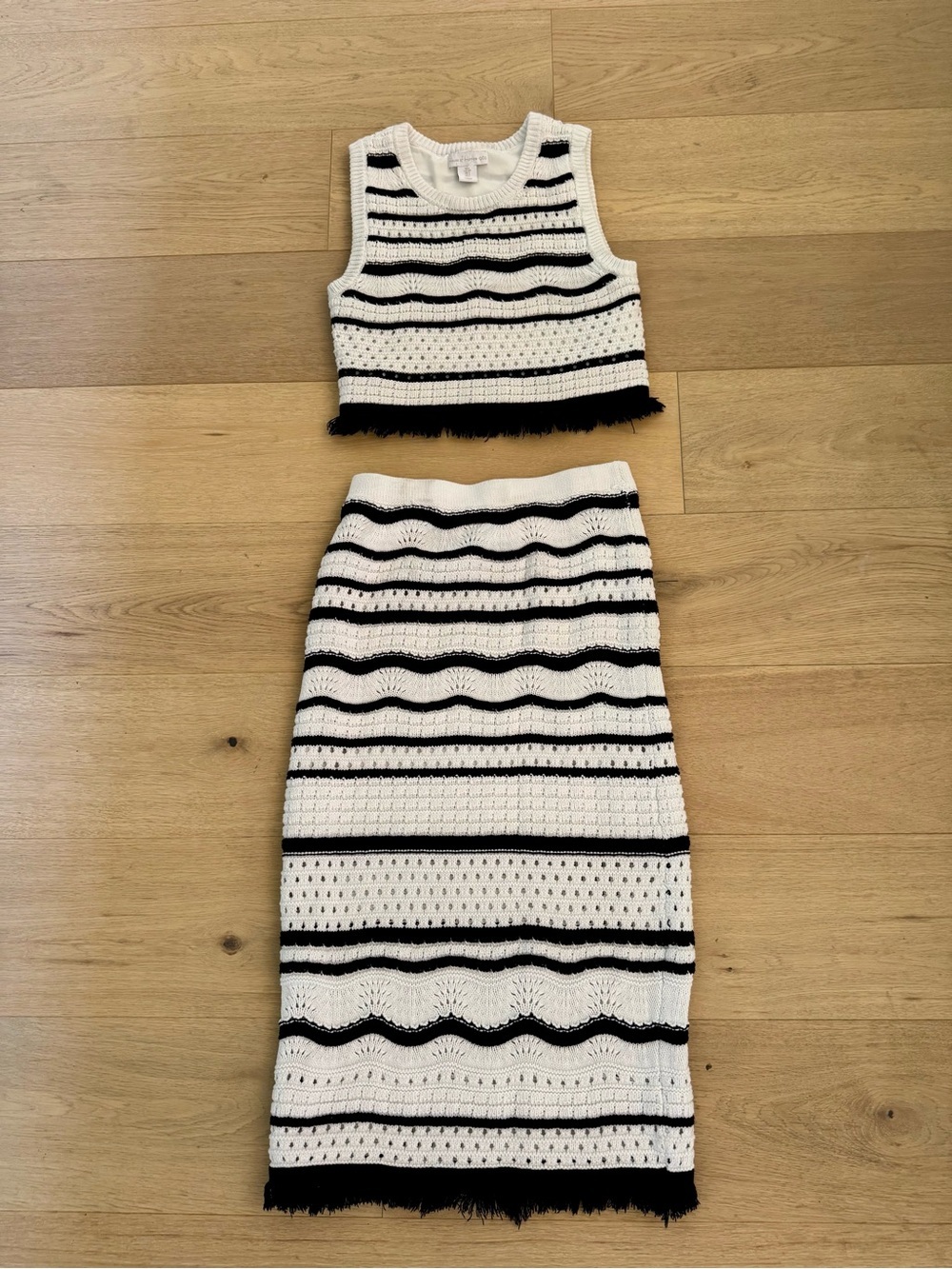 House of Harlow 1960 Black and White Striped Knit Set - Picture 4 of 6